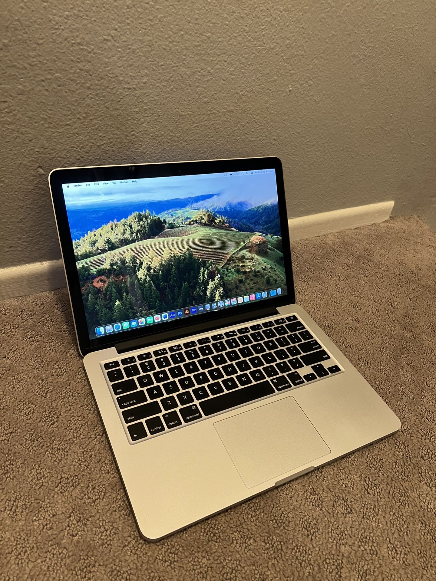 Like New MacBook Pro 13 Inch - Adobe,Ms Office Logic Pro Final Cut Included!!!