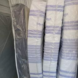 Queen Memory Foam Mattress 