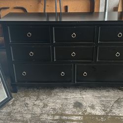 Dresser With Mirror 62“ X 17“ X 36“Mirror 39 In.²