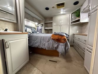 2005 Fleetwood Gear box! Toy Hualer 40’ 14k obo
