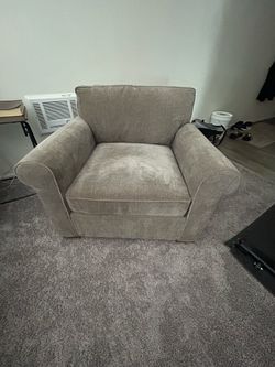Beautiful Lounge Chair & Ottoman