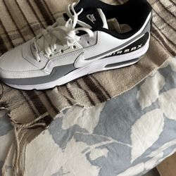 Men’s Nike Air Max Size 9 New 
