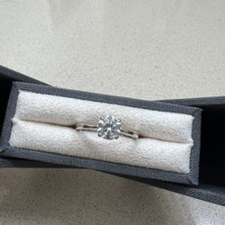 Round Engagement Ring 