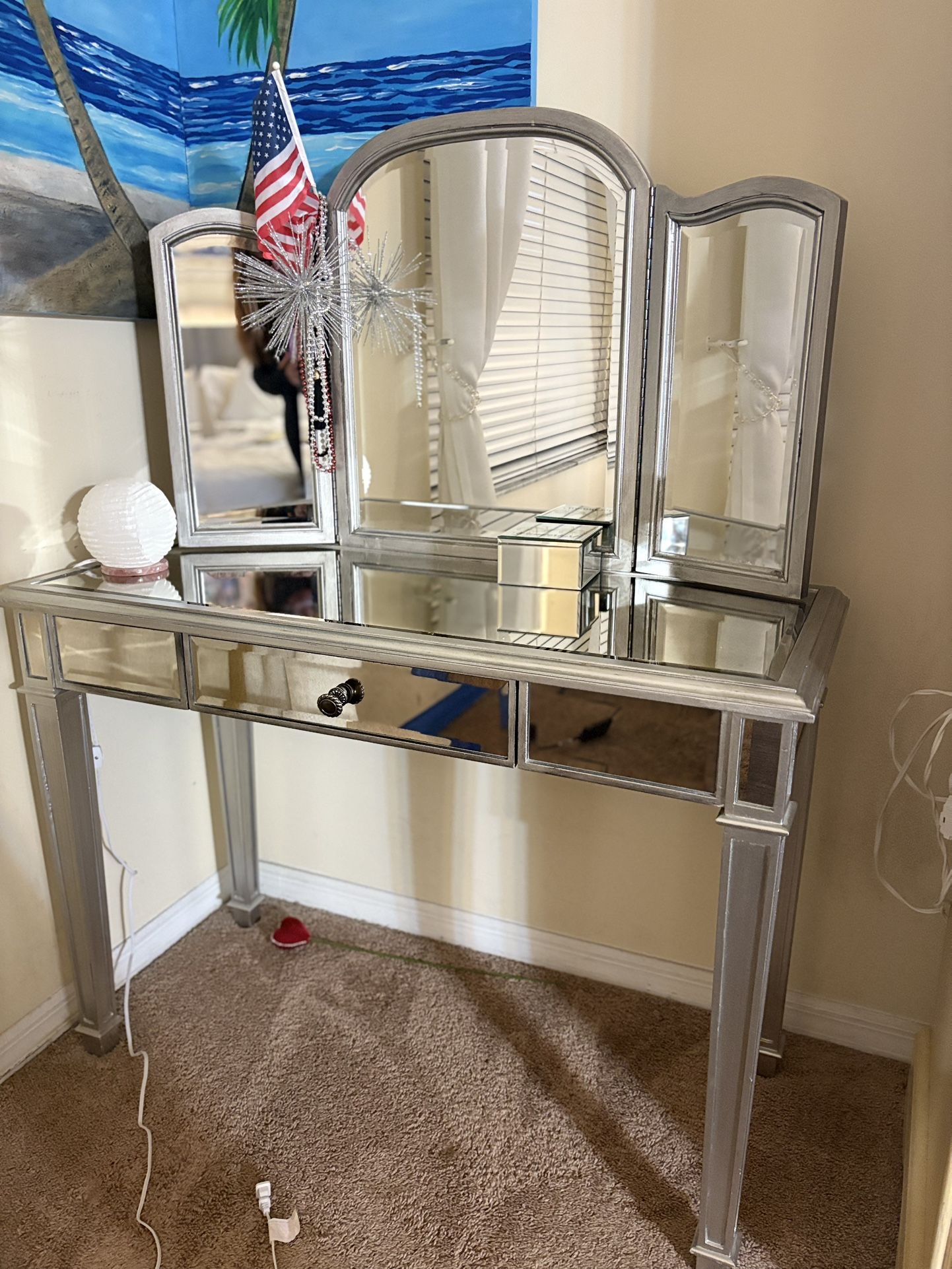 Make Up Table