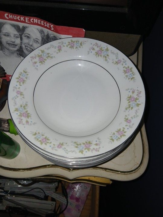 12x Antique Plates
