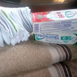 Sensodyne Toothpaste For Kids A Rare Find, Two Bath Towels, And 10 Pairs Of White Socks asking $ 23.00