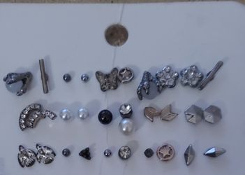 2 SETS OF EARRINGS 