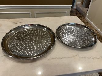 2 Winco Round Trays with Swirl Pattern, 24 And 20 Inch, Stainless Steel