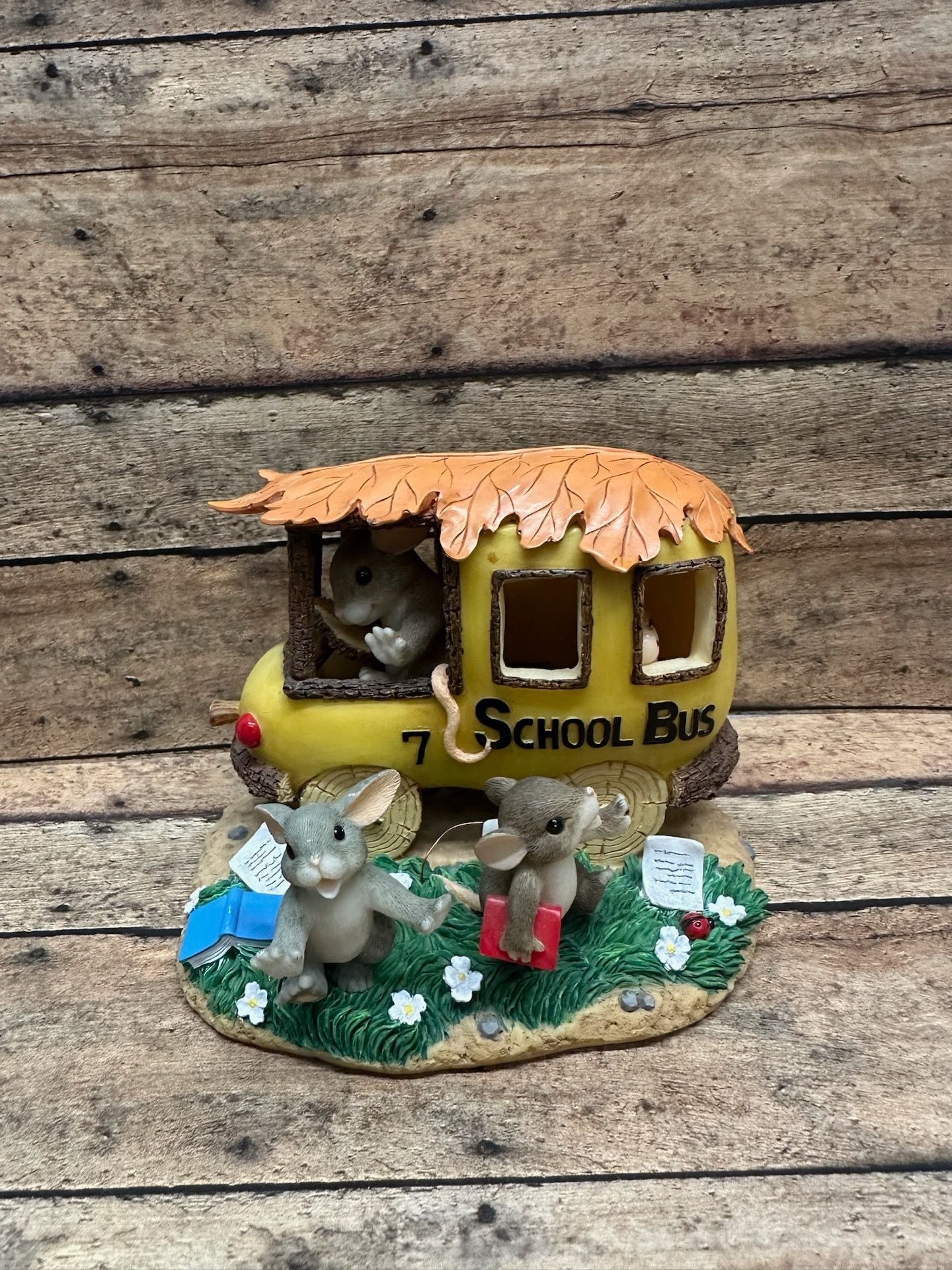 Fitz and Floyd Charming Tails "School's Out for Summer" mouse figurine