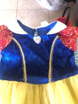 Snow White dress Size 4-6 $10.00