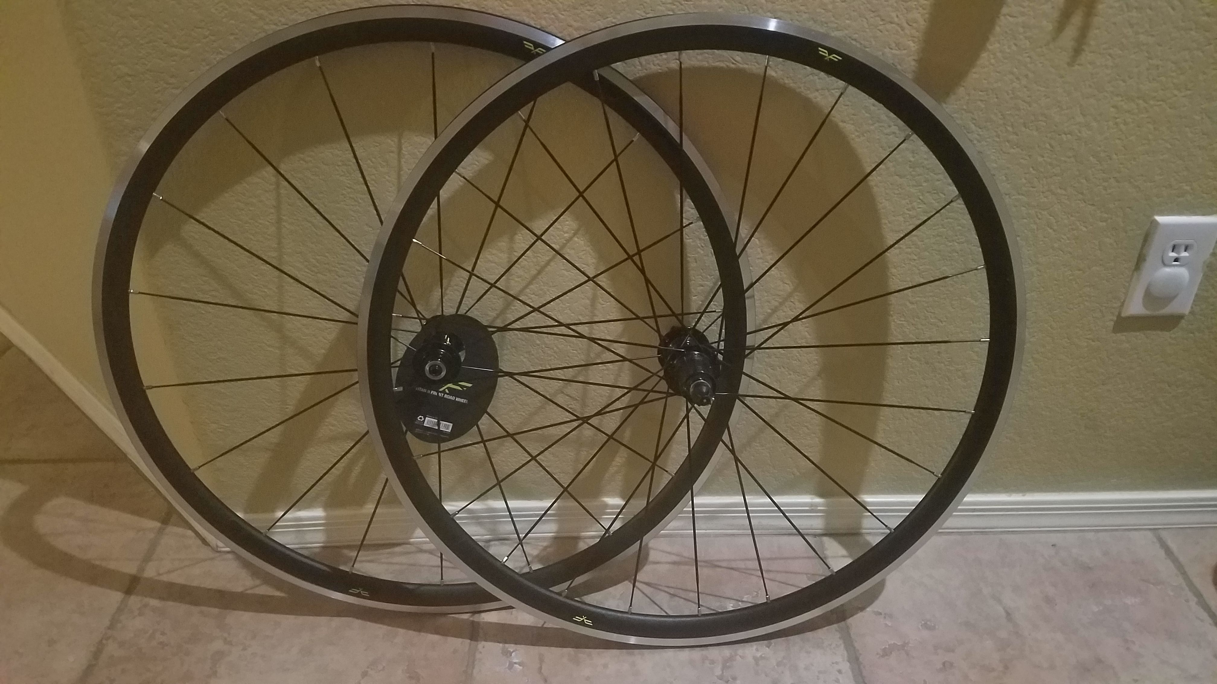 Forte Titan II road bike wheels 700 c clincher shimano cassette