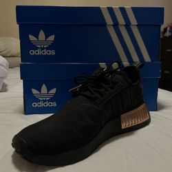Wmns NMD_R1 'Black Rose Gold Metallic'
