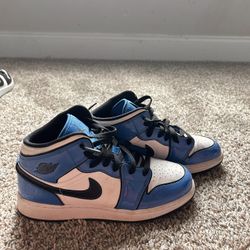 Jordan 1 Mid signal blue GS