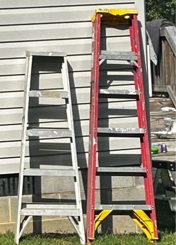 Two Step Ladders – Aluminum and Fiberglass