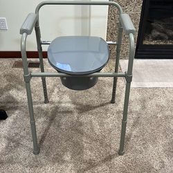 FOLDING POWDER COATED COMMODE New