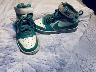 Boys Nike Shoes 4Y