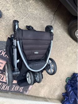 Baby jogger in very good condition , with a nice bag in the back