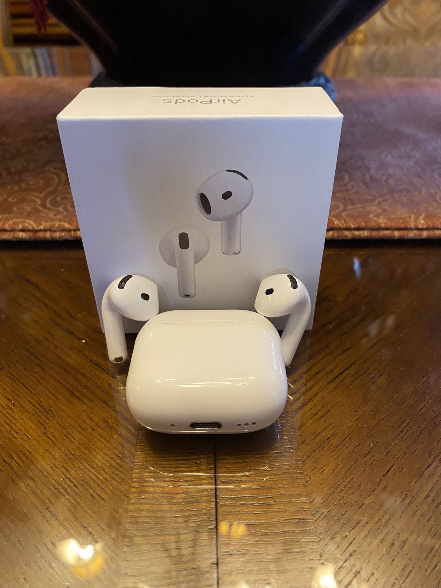 (AirPods 4th Gen ANC) Active Noise Cancellation 
