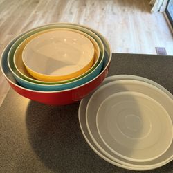Kitchen Bowls, Cutting Boards, Strainer, Measuring Cup