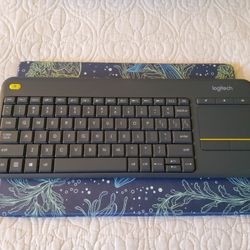 LOGITECH K400 + WIRELESS KEYBOARD 