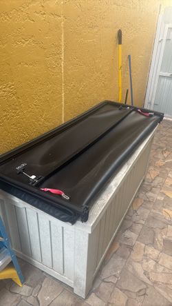 Truck bed cover