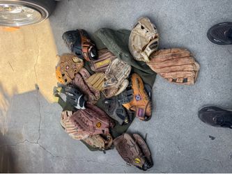 Baseball n salt all gloves  14 pices n army bag by