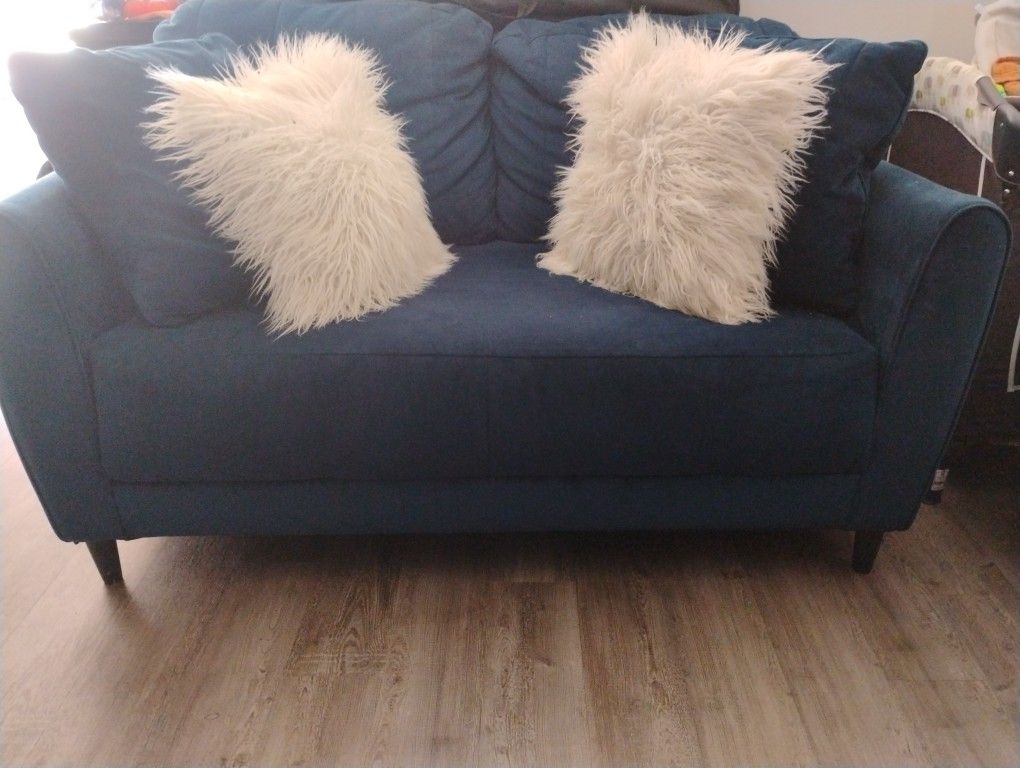 Couch & Sofa Set