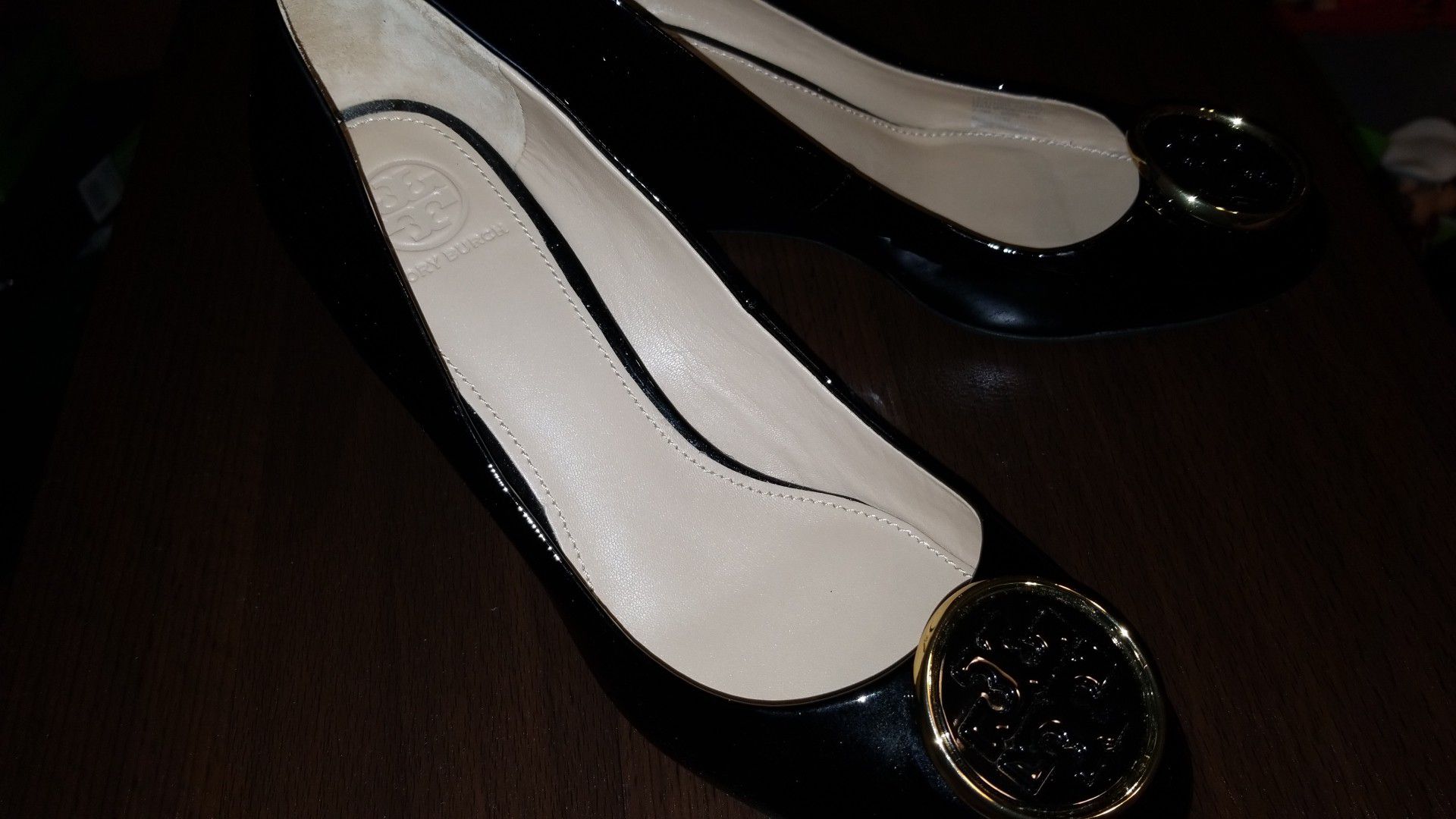 Tory Burch Chelsea Wedge Medallion Pump Size  for Sale in San Antonio,  TX - OfferUp