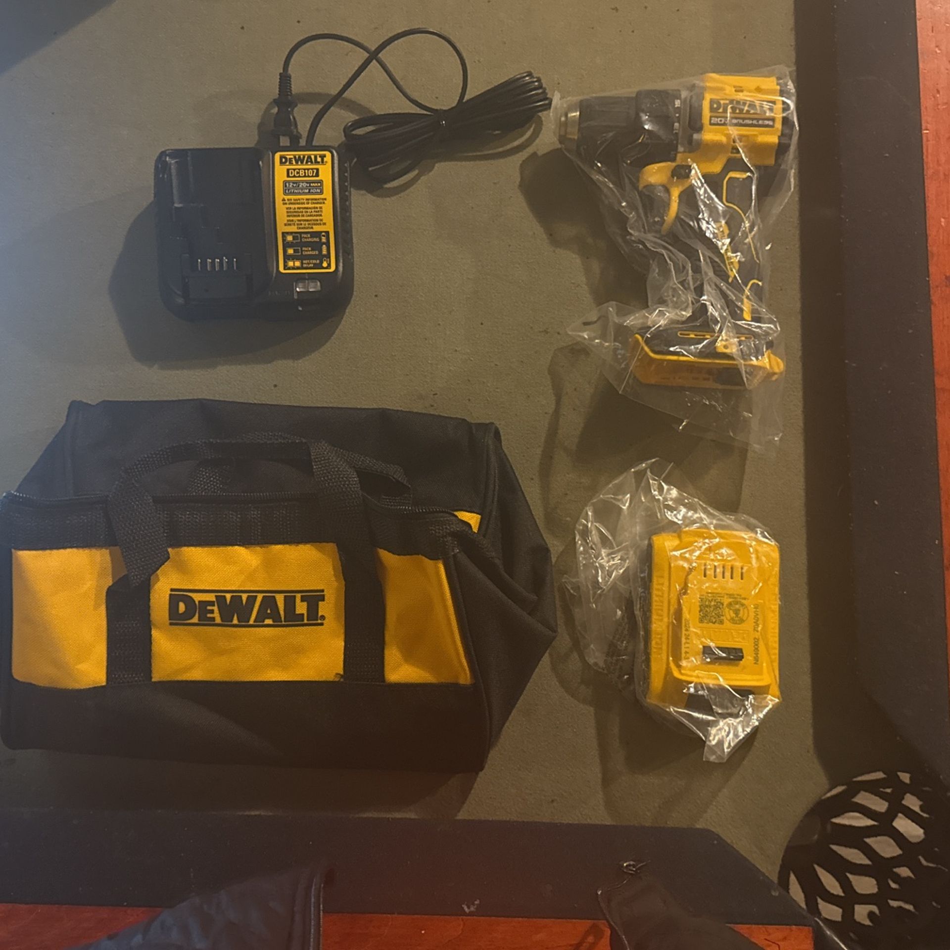 Dewalt 11” Heavy Duty Bag (kit)