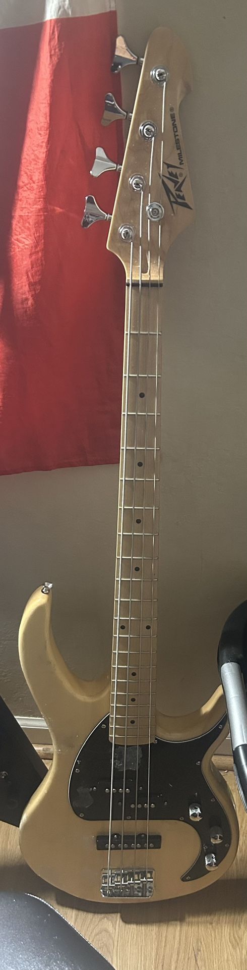 Peavy Milestone PJ bass