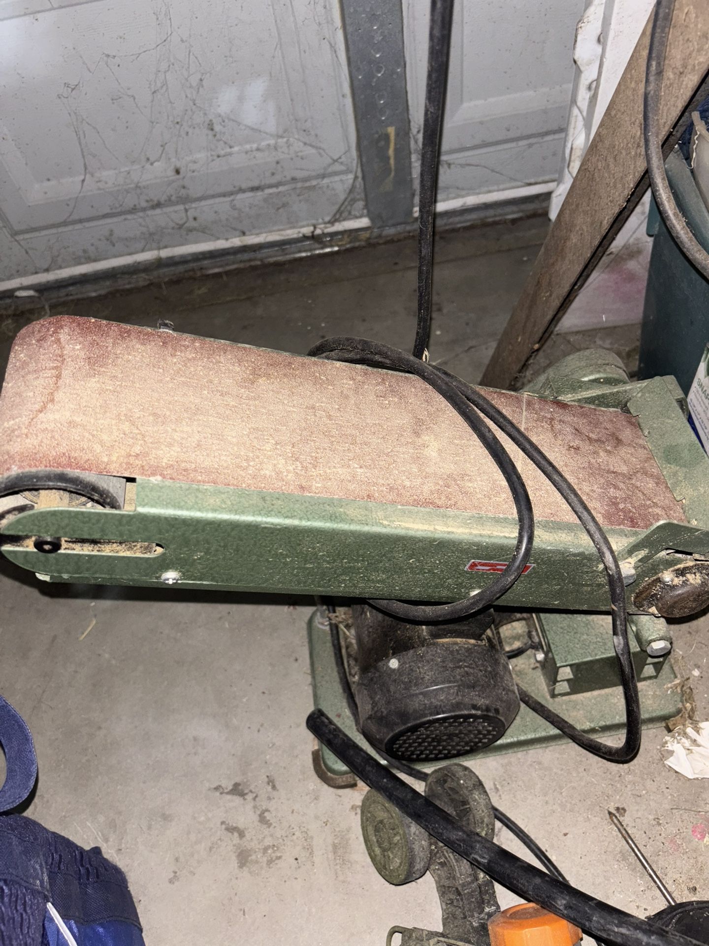 Belt Sander 