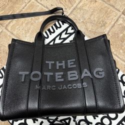 Marc Jacob’s The Tote Bag size Medium 