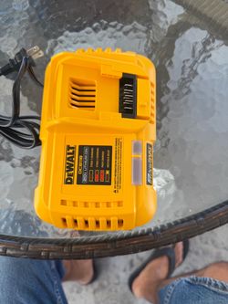 DEWALT DCB118 20V Lithium-Ion Fast Charger
