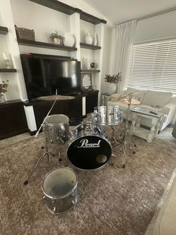 Vintage pearl drum kit