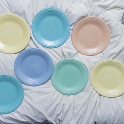 Lot of [7] Vintage 90s Fiesta Ware Ceramic Classic Rim 10.5" Dinner Plates