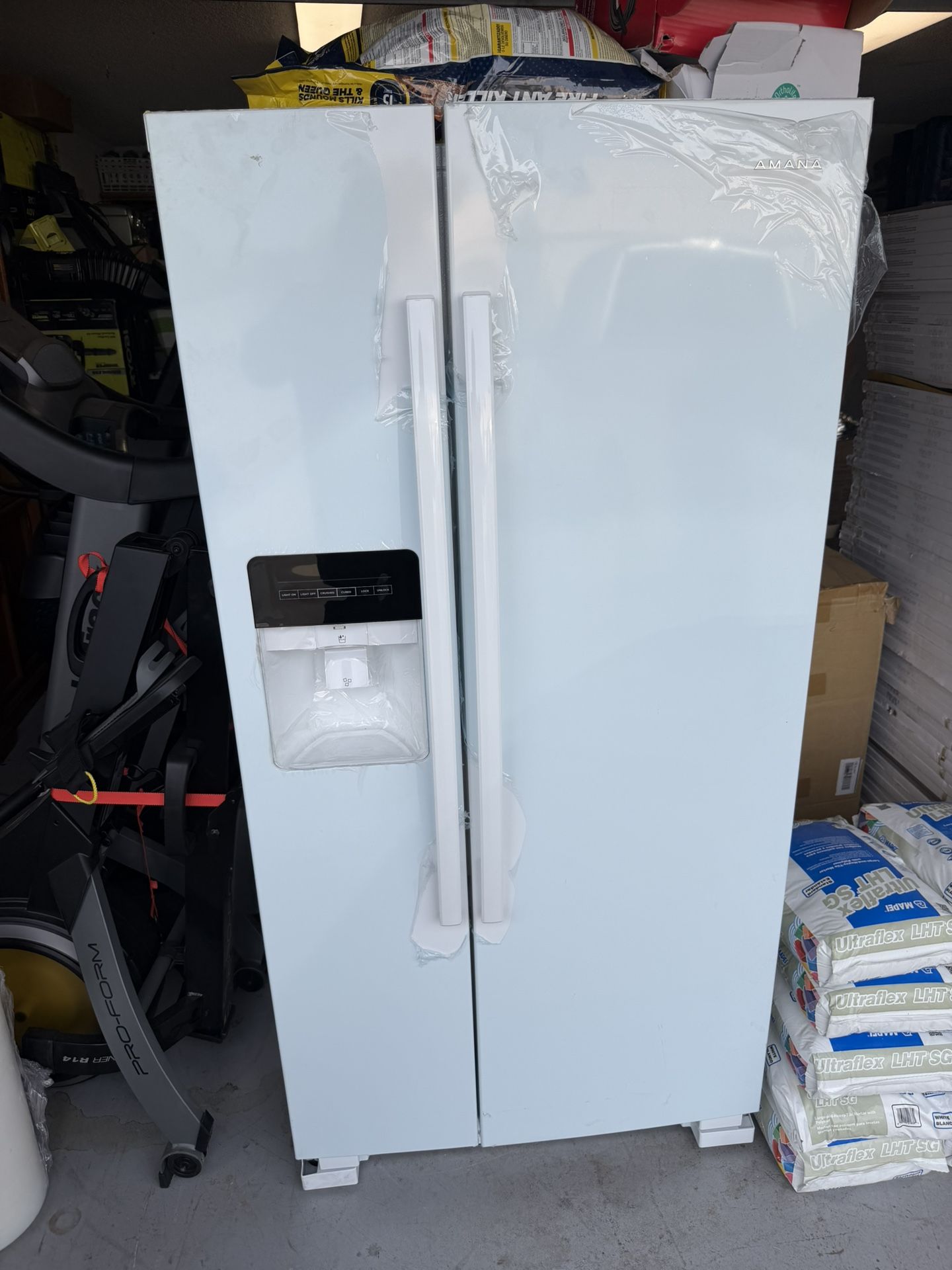 Amana 21.4 cu. ft. Side by Side Refrigerator in White $490 BRAND NEW FIRM PRICE