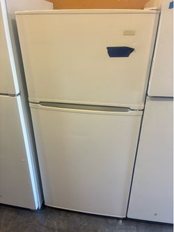 Magic Chef Refrigerator like new🥶🥶🥶