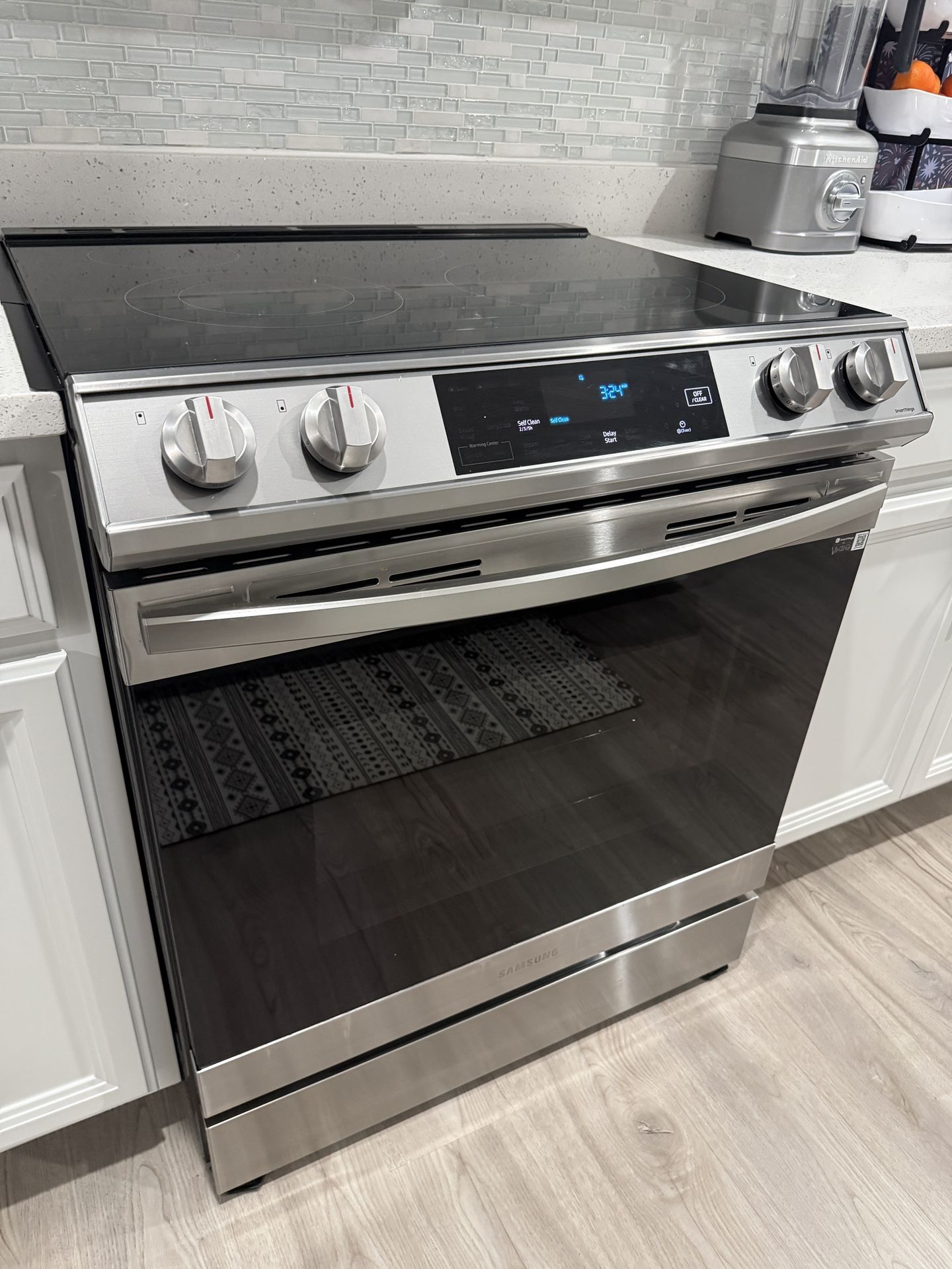 6.3 cu. ft. Smart Slide-in Electric Range with Air Fry in Stainless Steel + Delta 32” Kitchen Sink