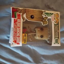 Holiday Dancing Groot 