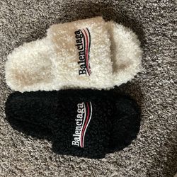 Balenciga slides white and black  