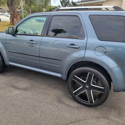 (10) Mercury Mariner, Clean Title, Registered, Smogged, 22"rims, Reliable Transportation, Gas Saver 