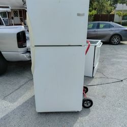 Frigidaire Top Freezer Bottom Refrigerator 30 Wide 68 H 