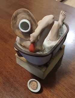 Lionstone Sculptured Porcelain 1976 Limited Edition