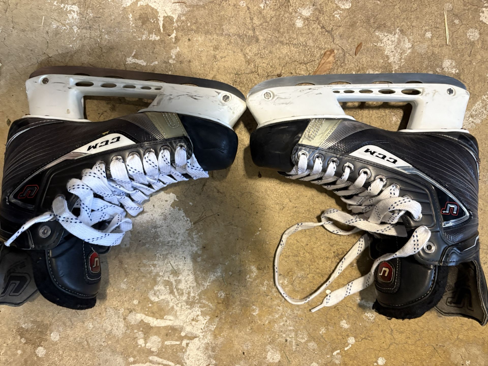 Hockey skates