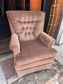 BEAUTIFUL SUEDE SWIVEL ROCKING CHAIR