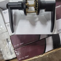 New Good Condicion Is In The Box Amazon Have Them For $18 Im Asking $15 Ihave 25 