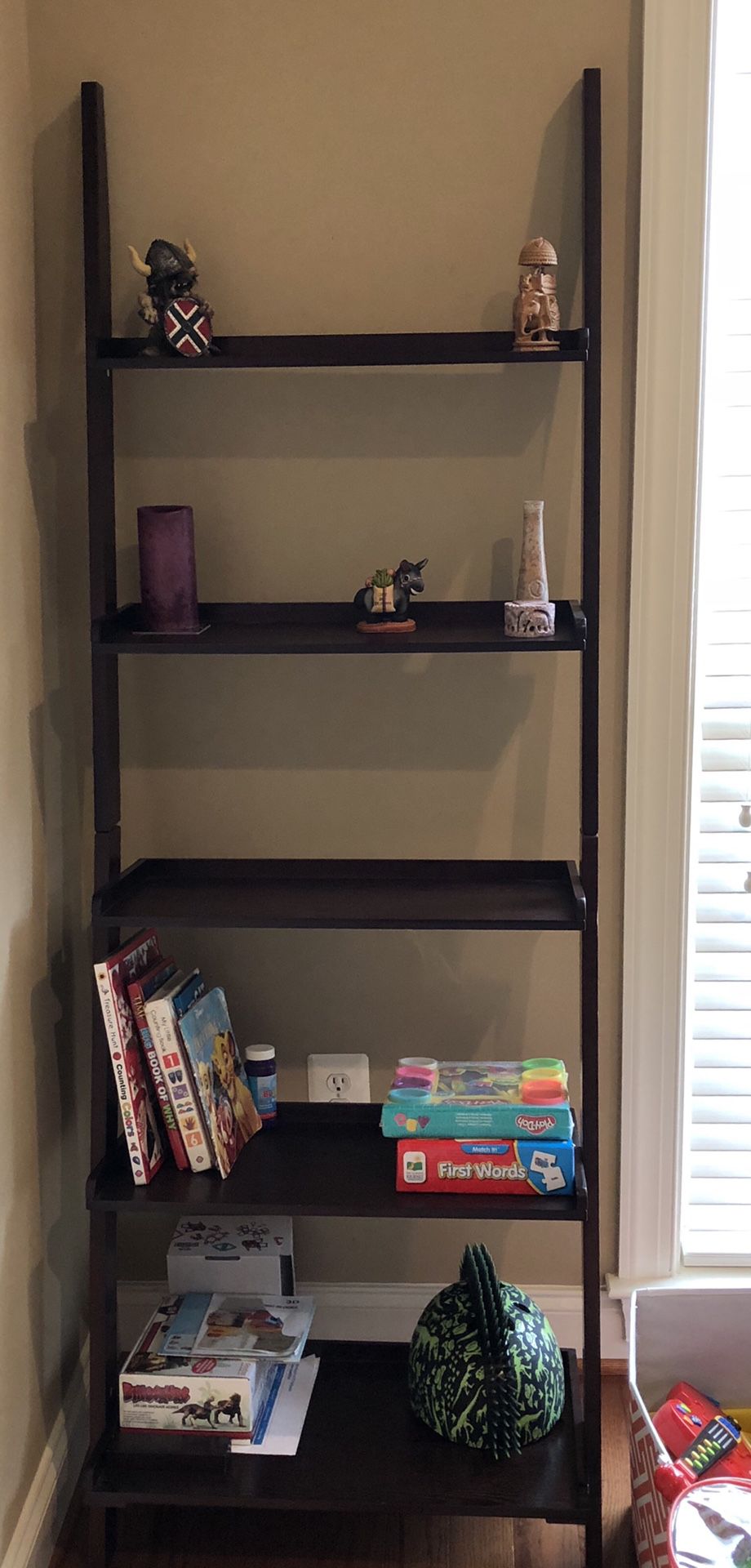 Leaning Desk with One Set of Bookshelves