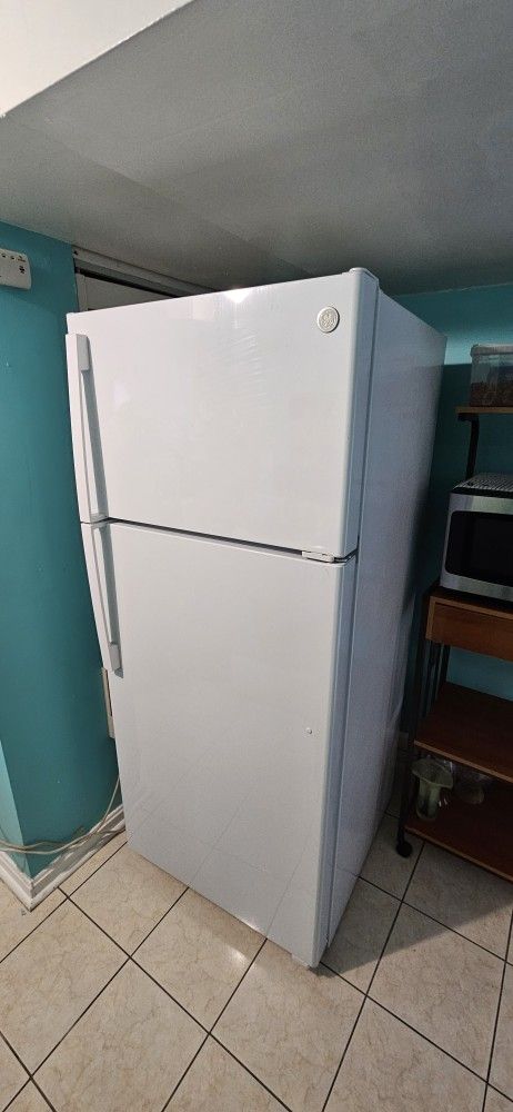 GE Refrigerator 