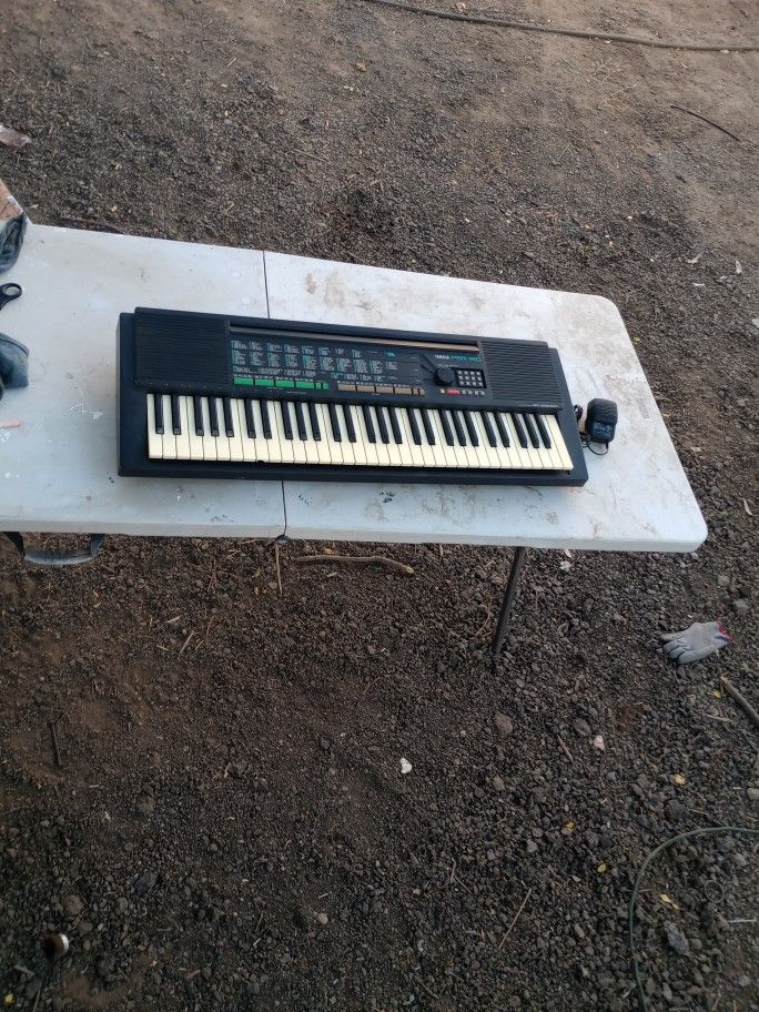YAMAHA PSR-150 Electric Keyboard