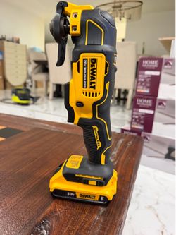 DEWALT ATOMIC 20V MAX Cordless Brushless Oscillating Multi Tool with a battery $100 NEW FIRM PRICE